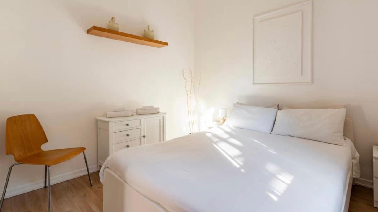 Independent House With Private Patio In Semesterbostad